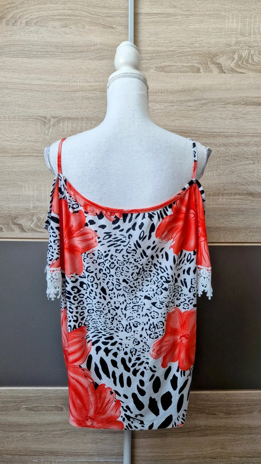 Flowy blouse with bare shoulders – photo 4